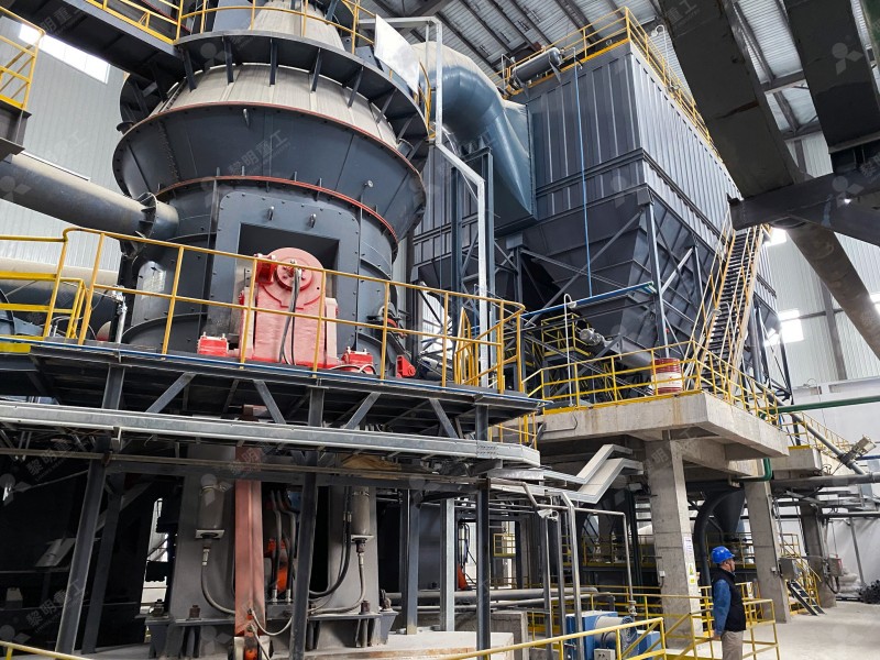 LUM Ultrafine Vertical Grinding Mill close-up