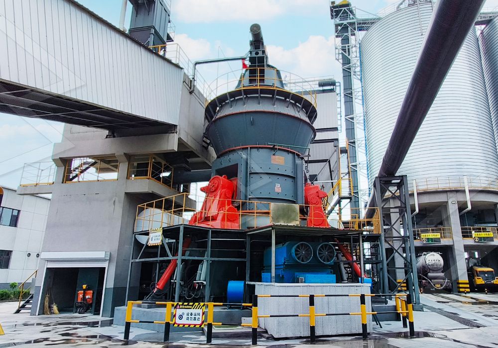 LUM Ultrafine Vertical Grinding Mill in operation
