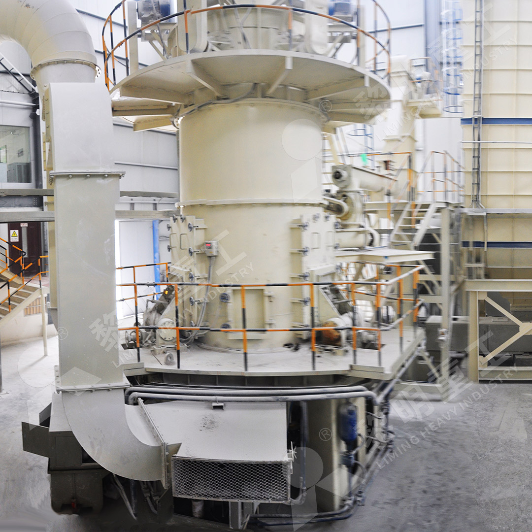 LUM grinding mill in operation