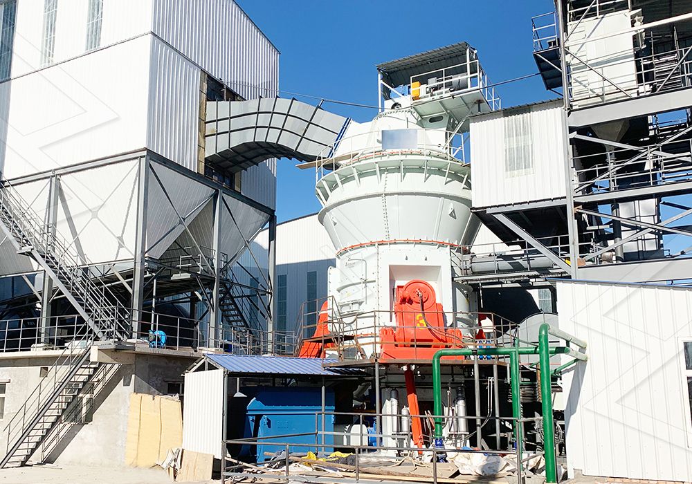 Vertical grinding mill for igneous rocks processing