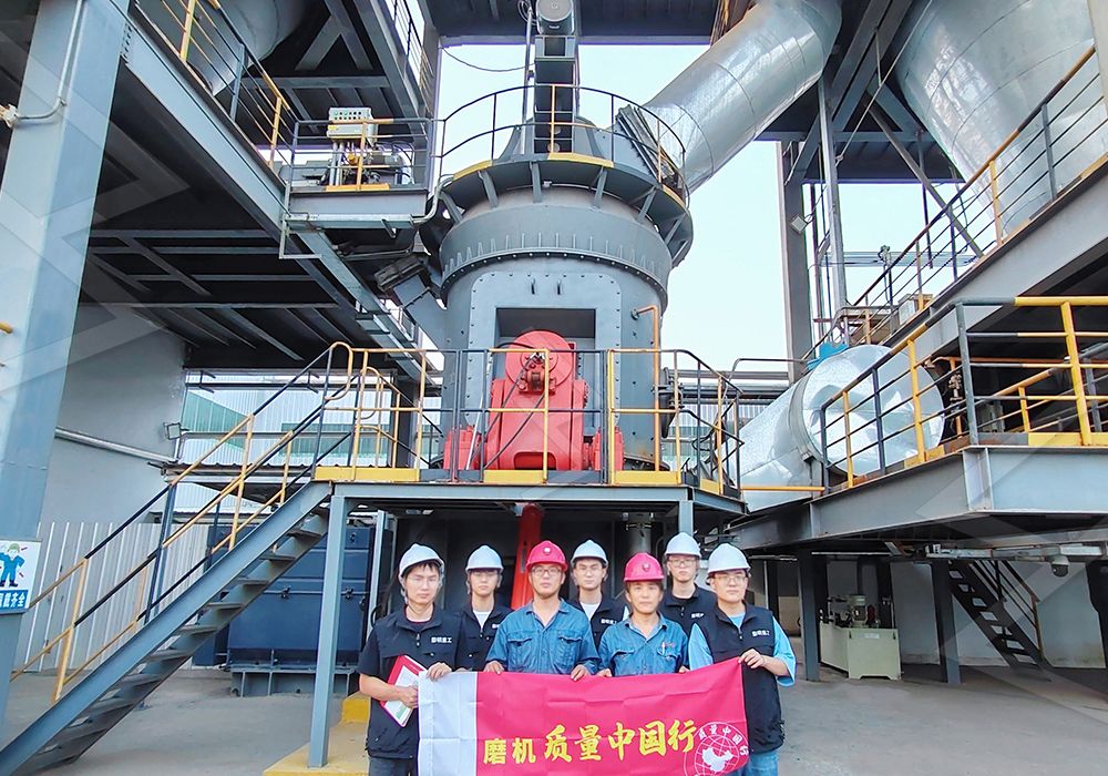 LUM Ultrafine Vertical Grinding Mill in an industrial setting